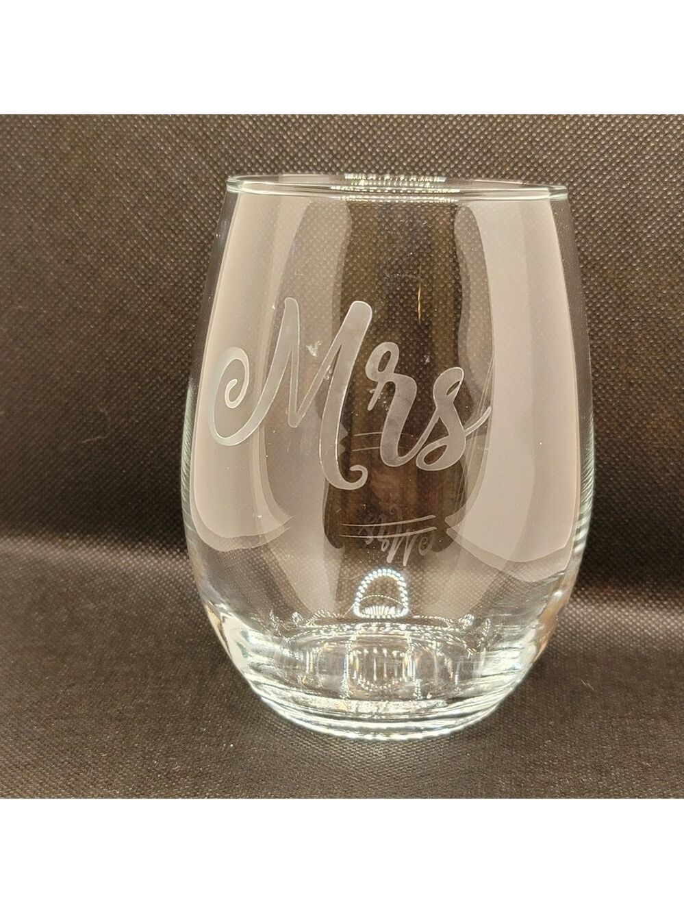Etched personalized wine glasses - Mr and Mrs - set of 2
